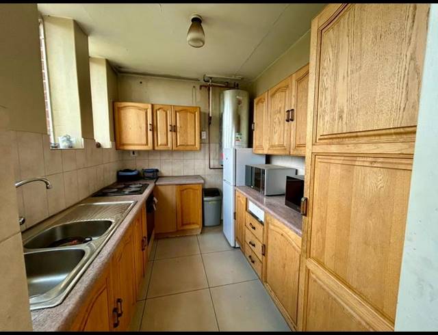 3 BEDROOM APARTMENT FOR SALE IN SUNNYSIDE